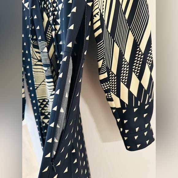 Tory Burch
Women's Black Geometric Shirt Dress - Picture 9 of 9